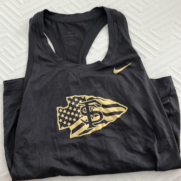 Nike Tops - Nike dri fit women’s athletic top